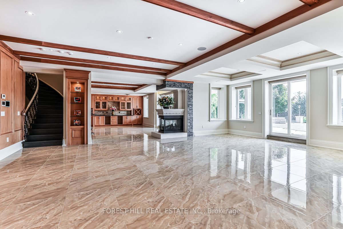 45 Kensington Dr
