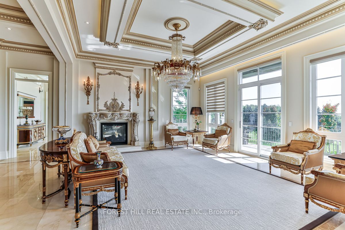 45 Kensington Dr