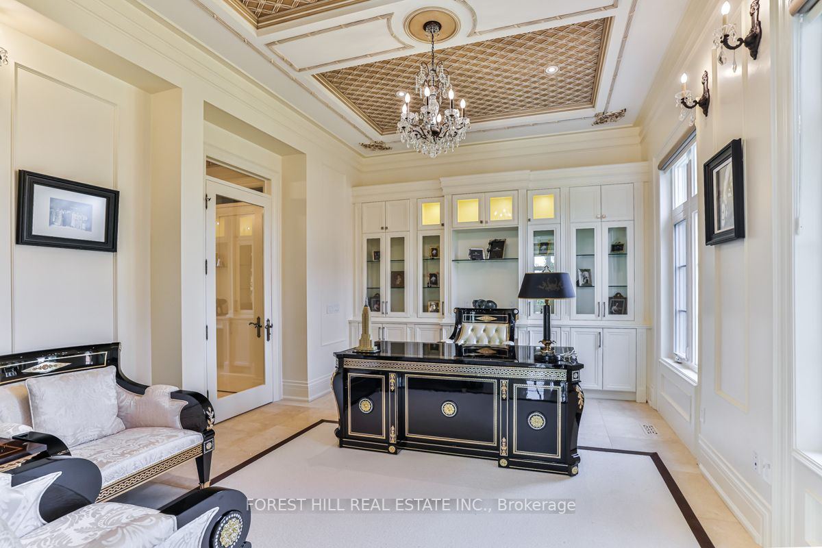 45 Kensington Dr