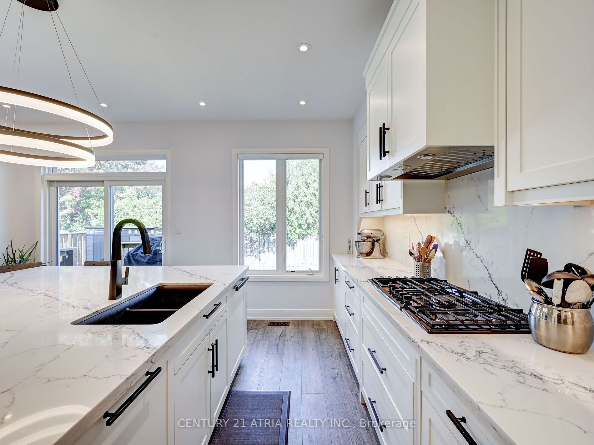 23 Low Boulevard