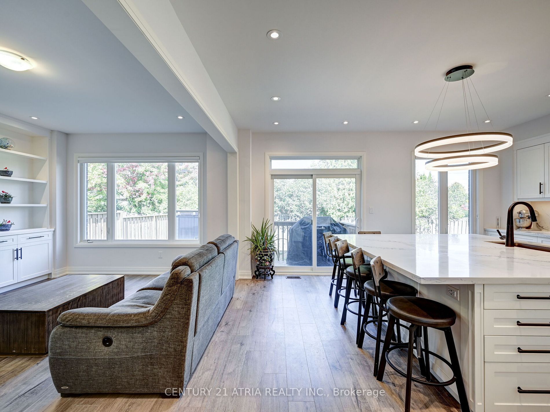 23 Low Boulevard