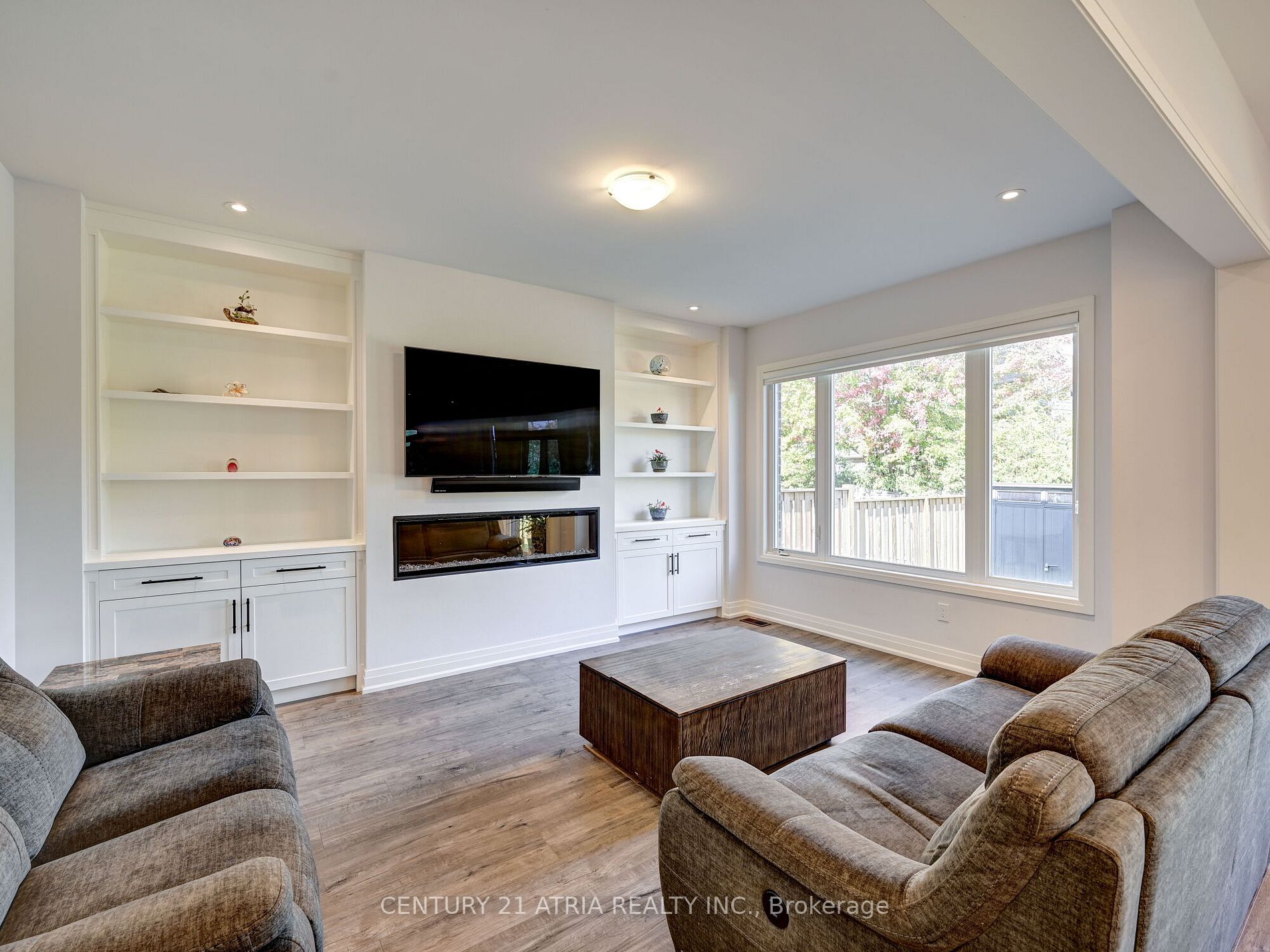 23 Low Boulevard