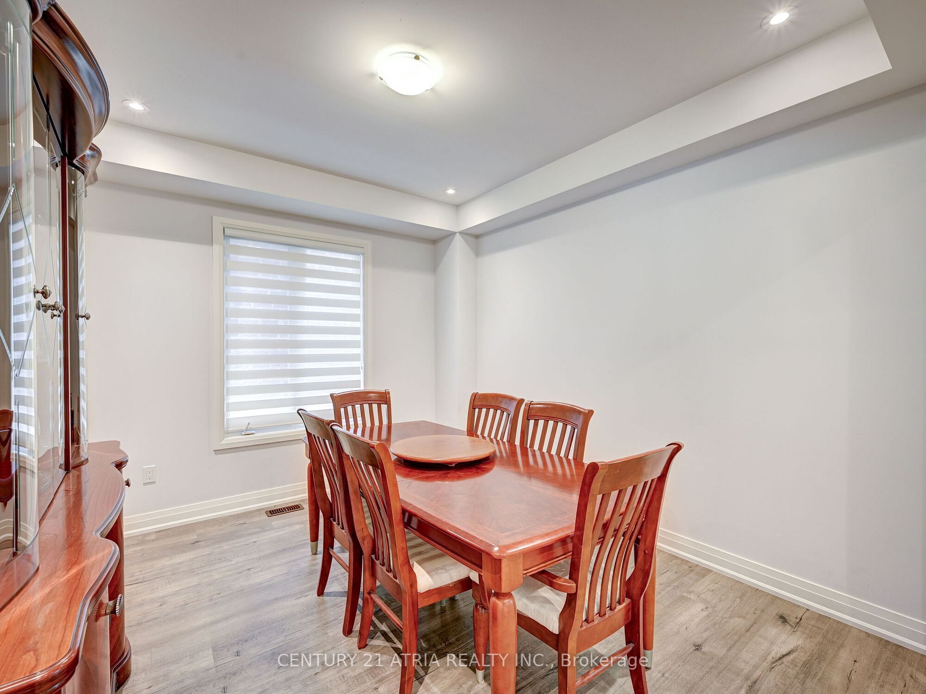 23 Low Boulevard