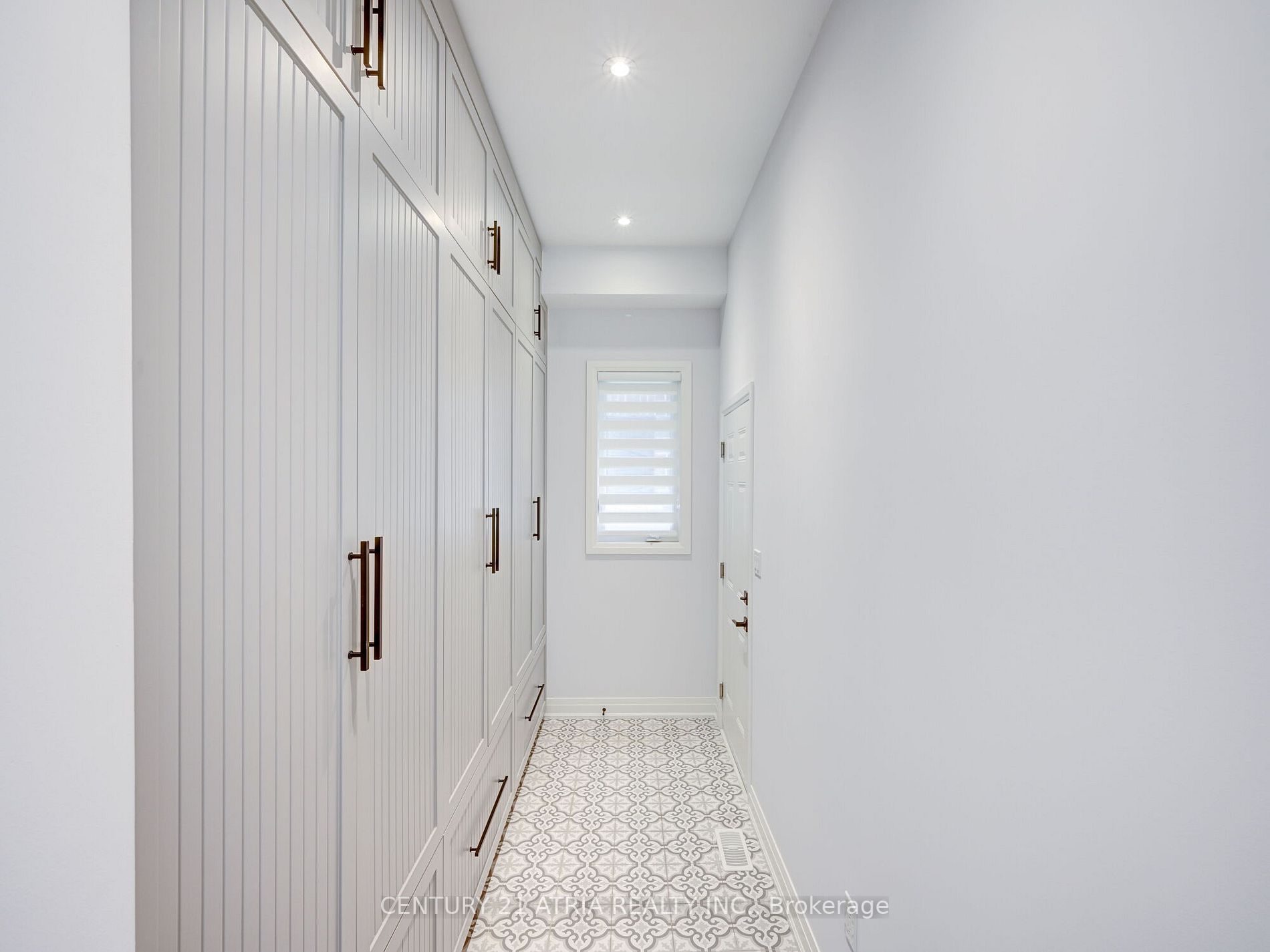 23 Low Boulevard