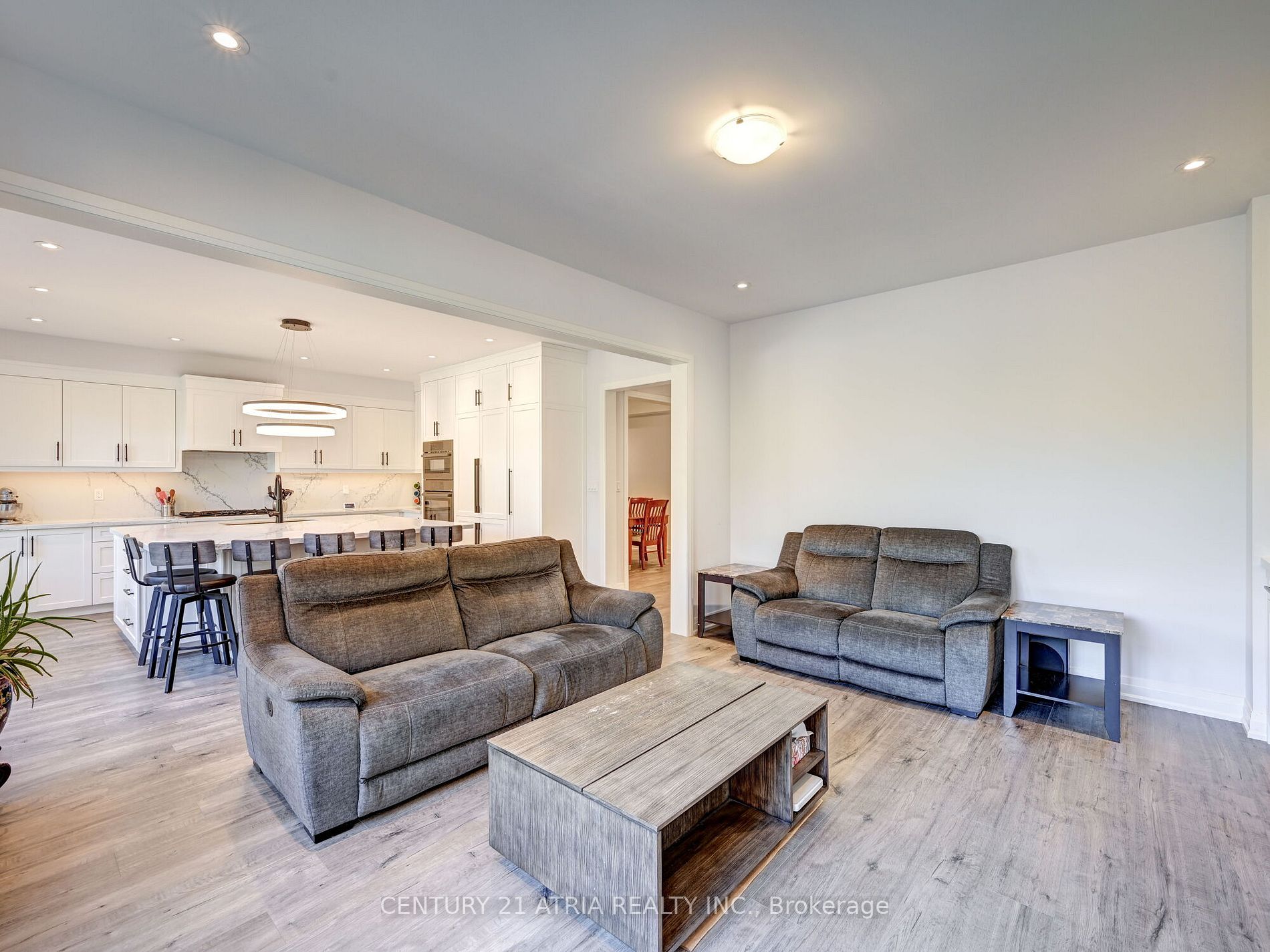 23 Low Boulevard