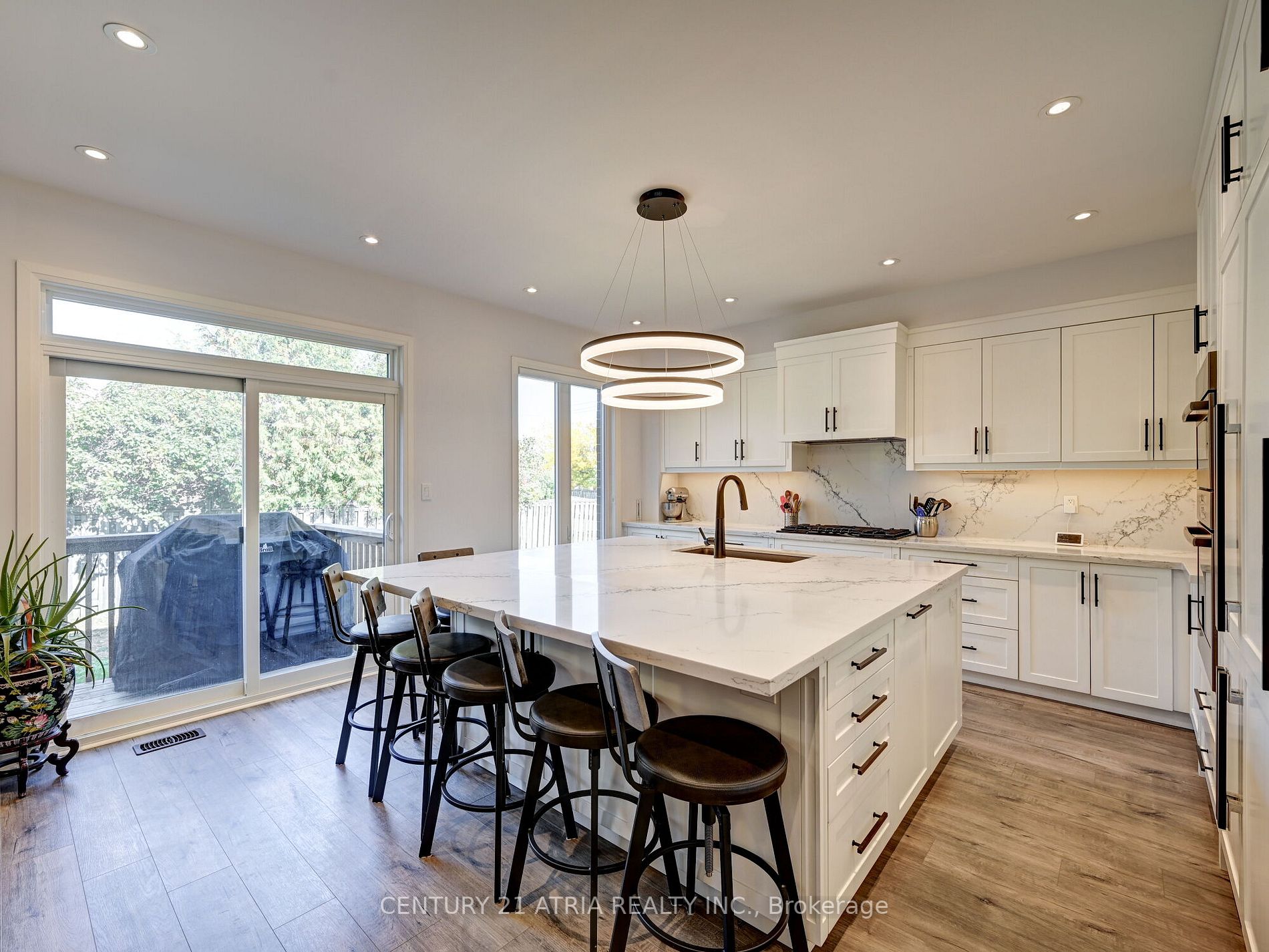 23 Low Boulevard