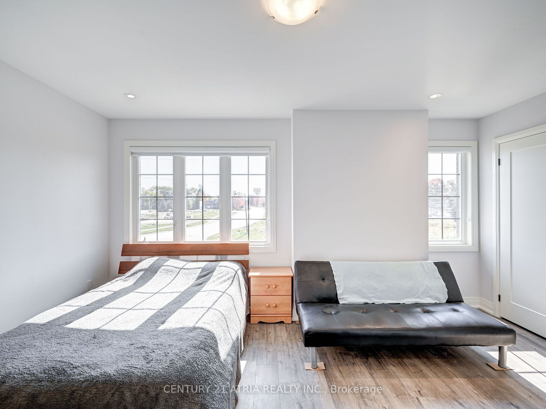 23 Low Boulevard