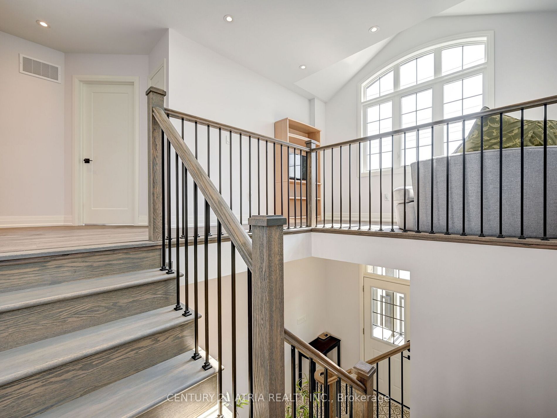 23 Low Boulevard