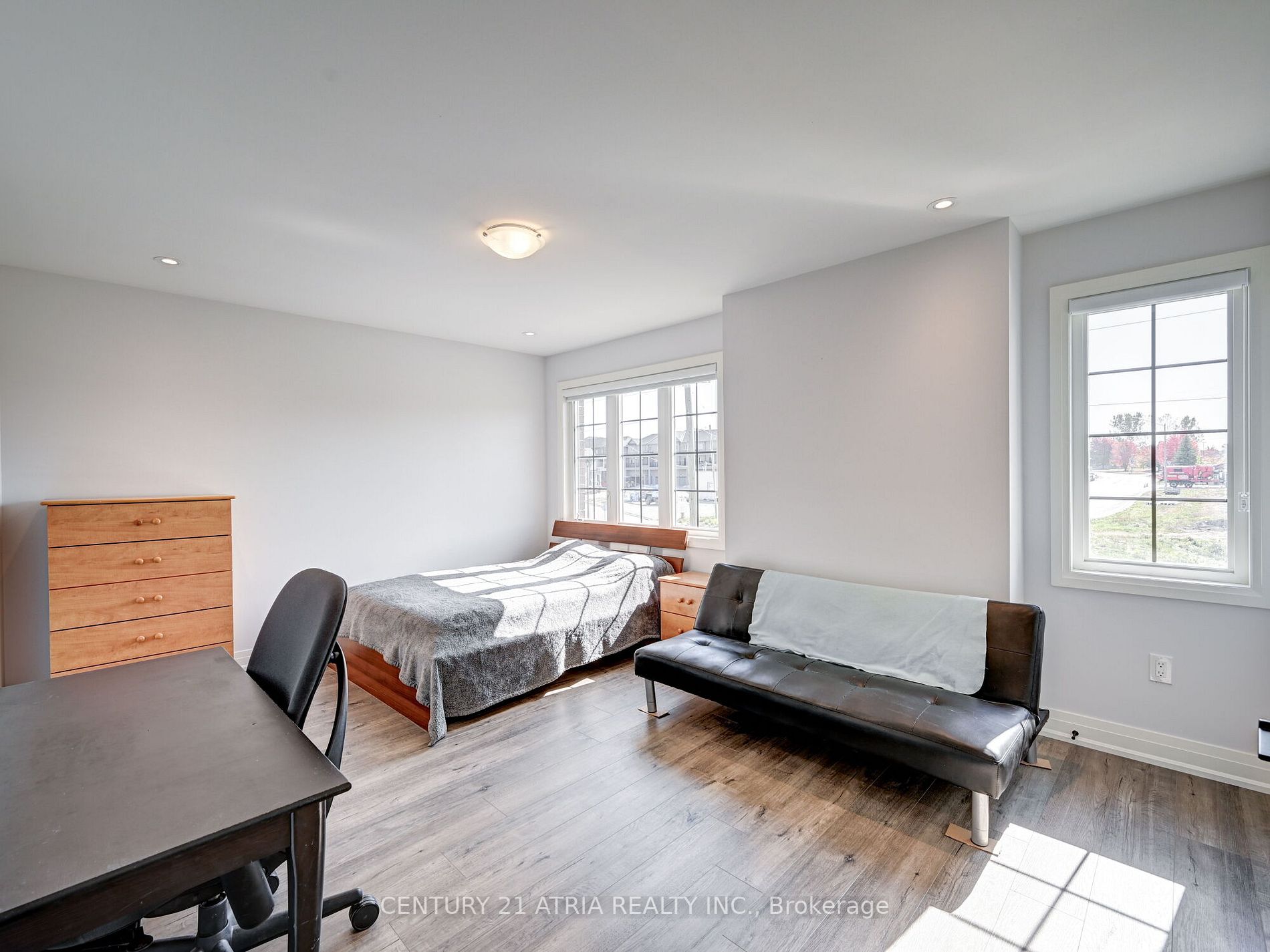 23 Low Boulevard