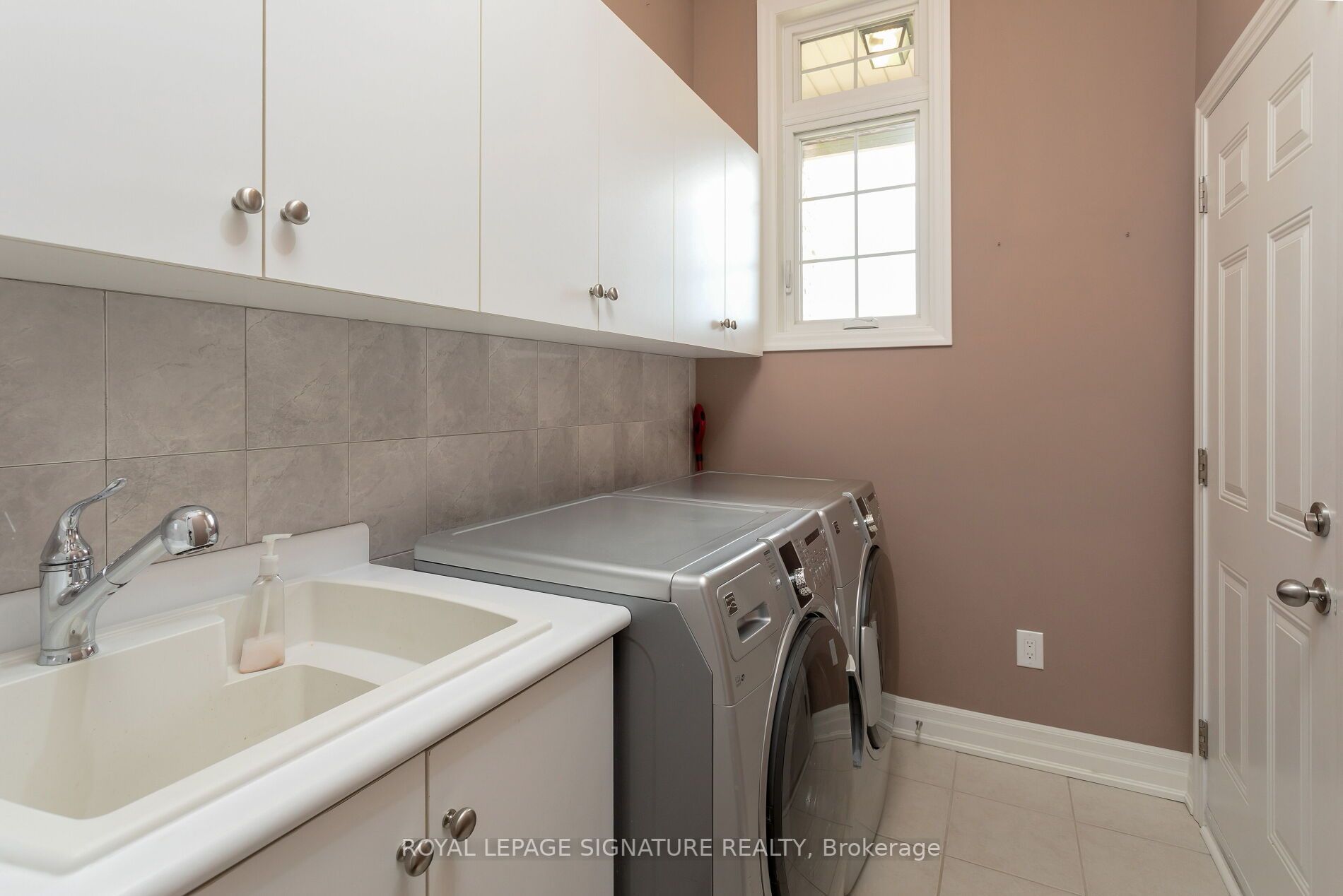 12 Valley Point Cres
