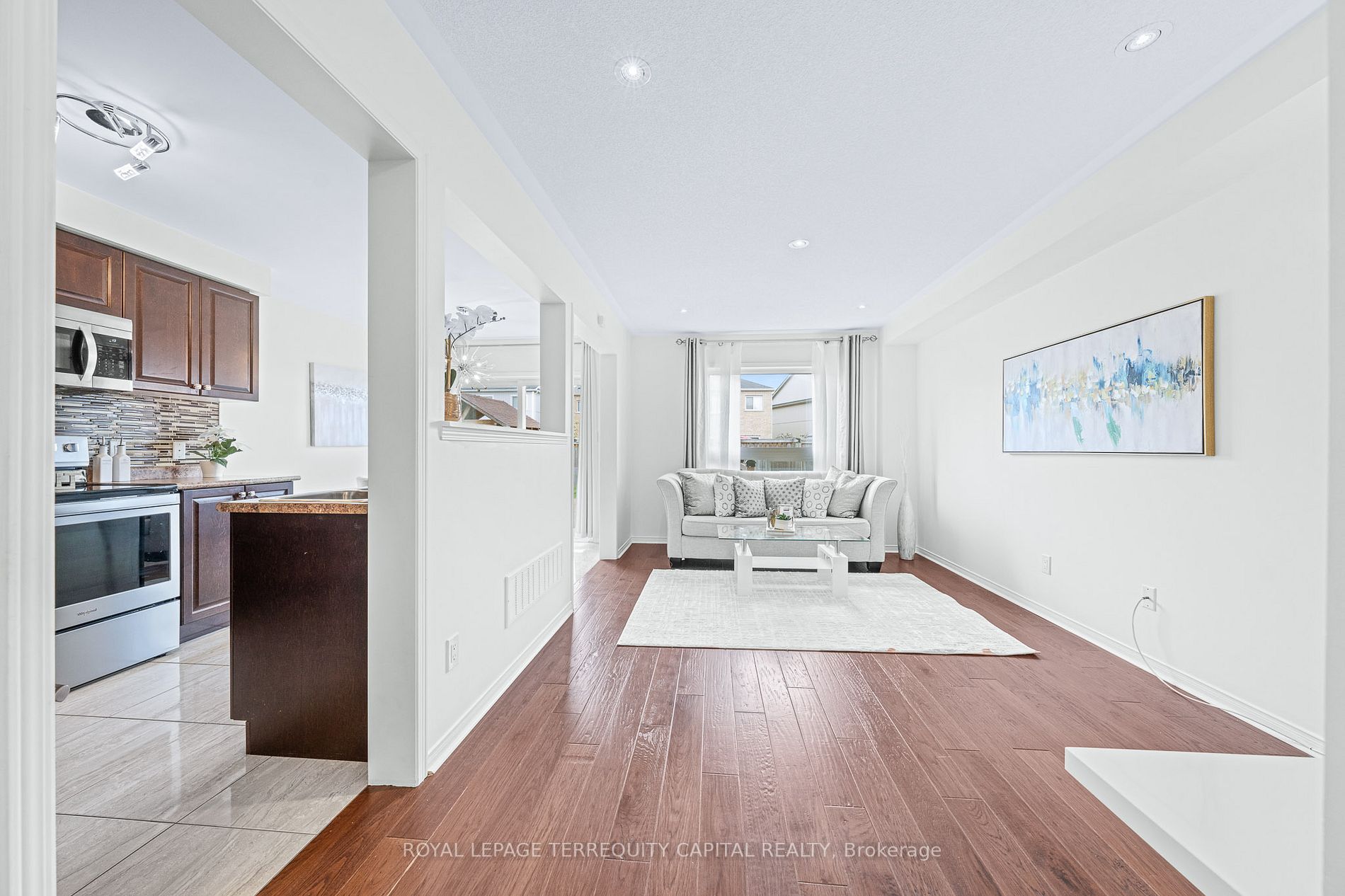 61 Long St