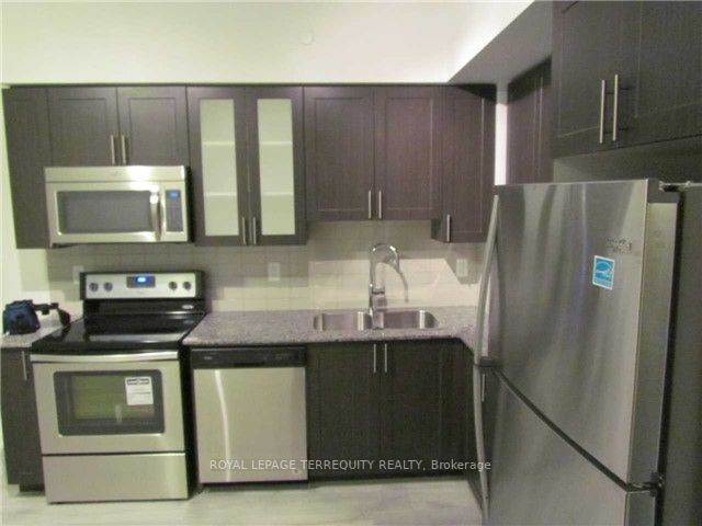 7900 Bathurst St, #817