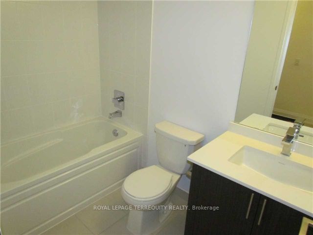 7900 Bathurst St, #817