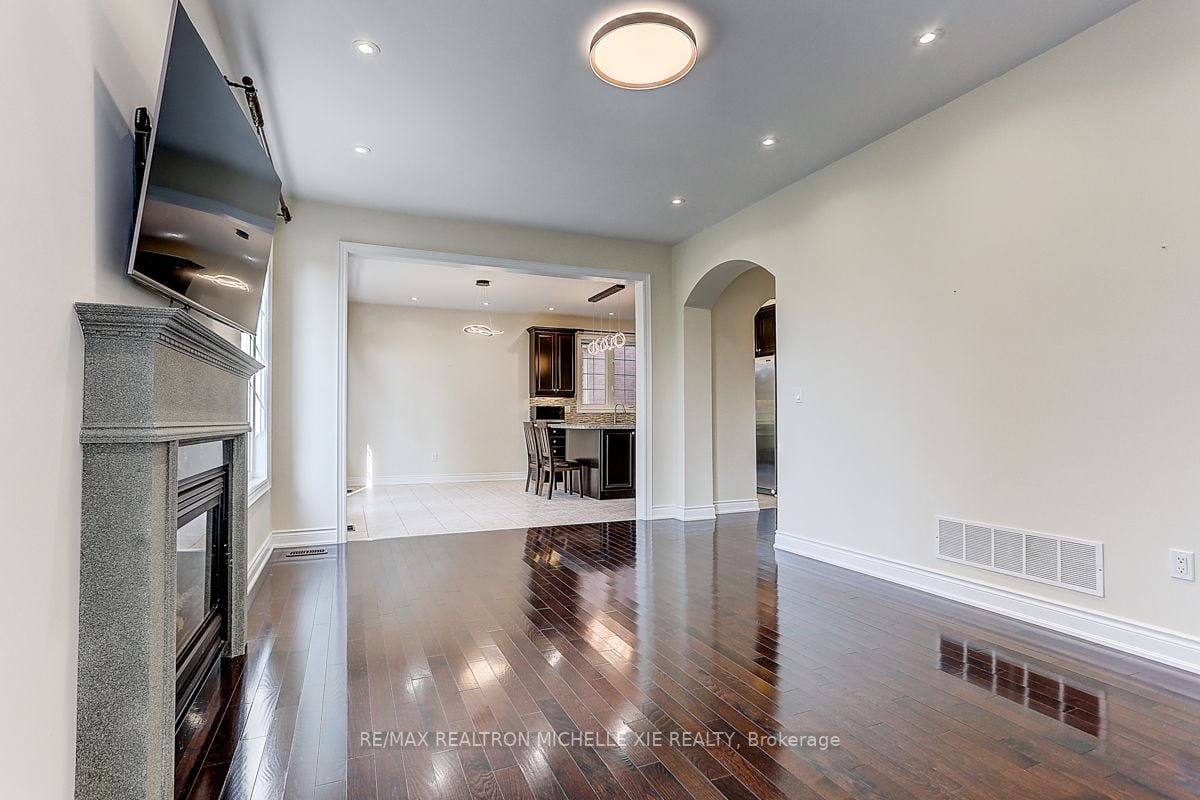 42 Dimarino Dr