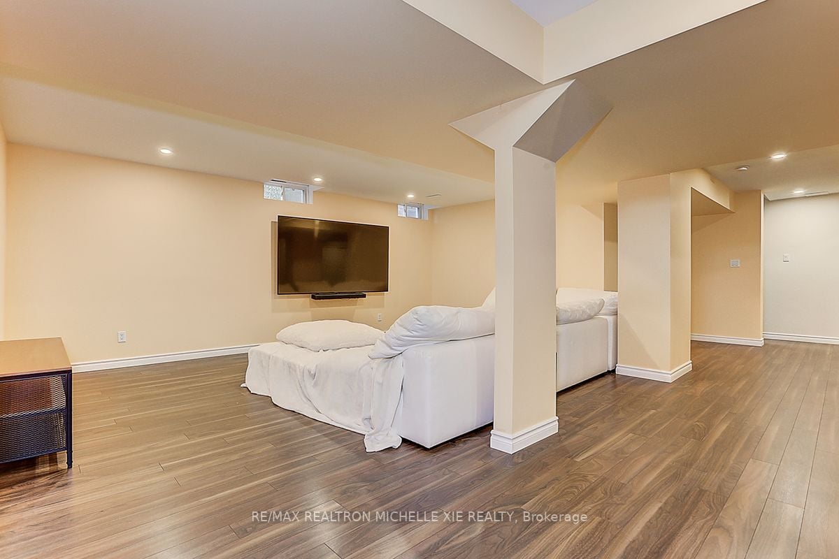 42 Dimarino Dr