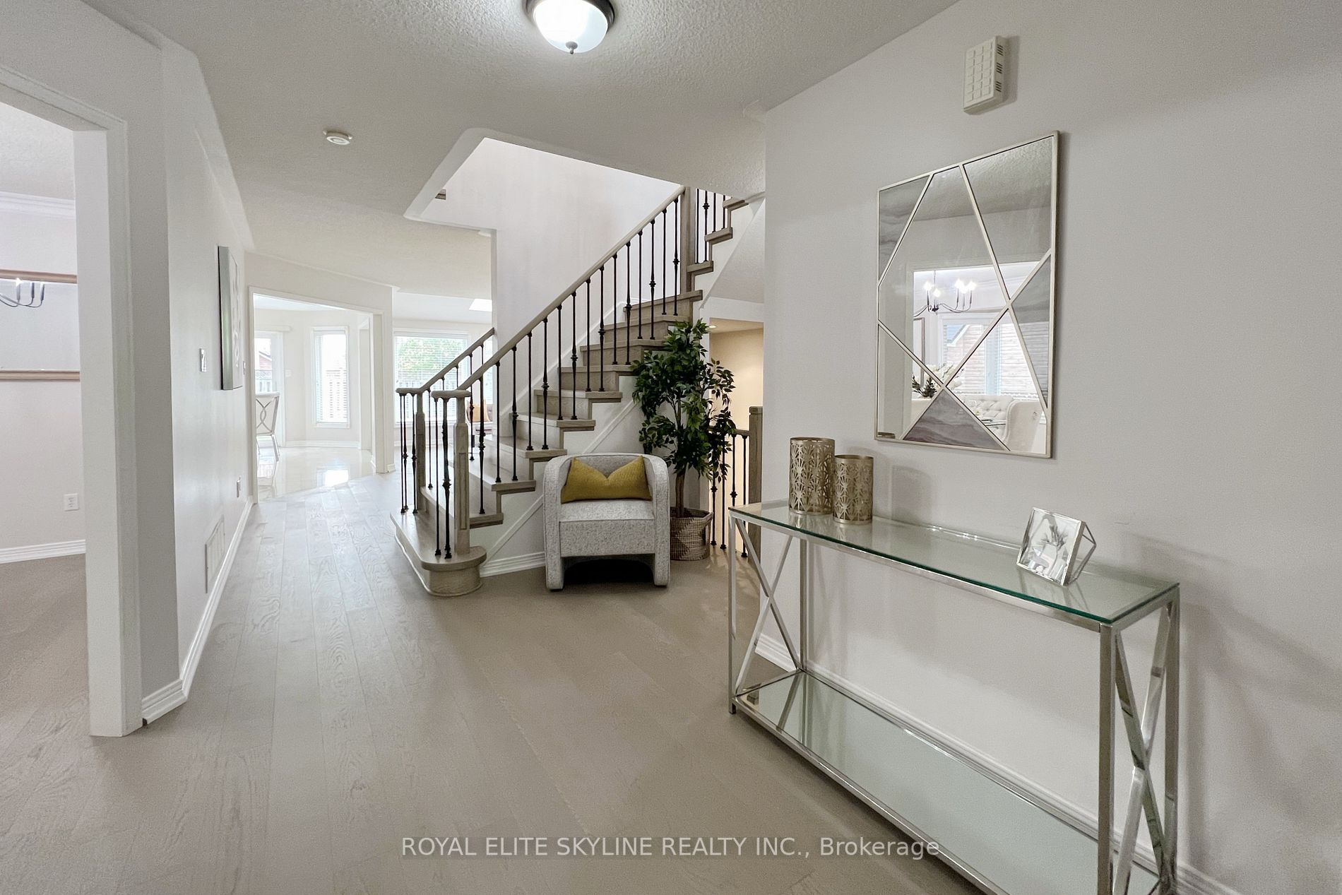 144 Manhattan Dr