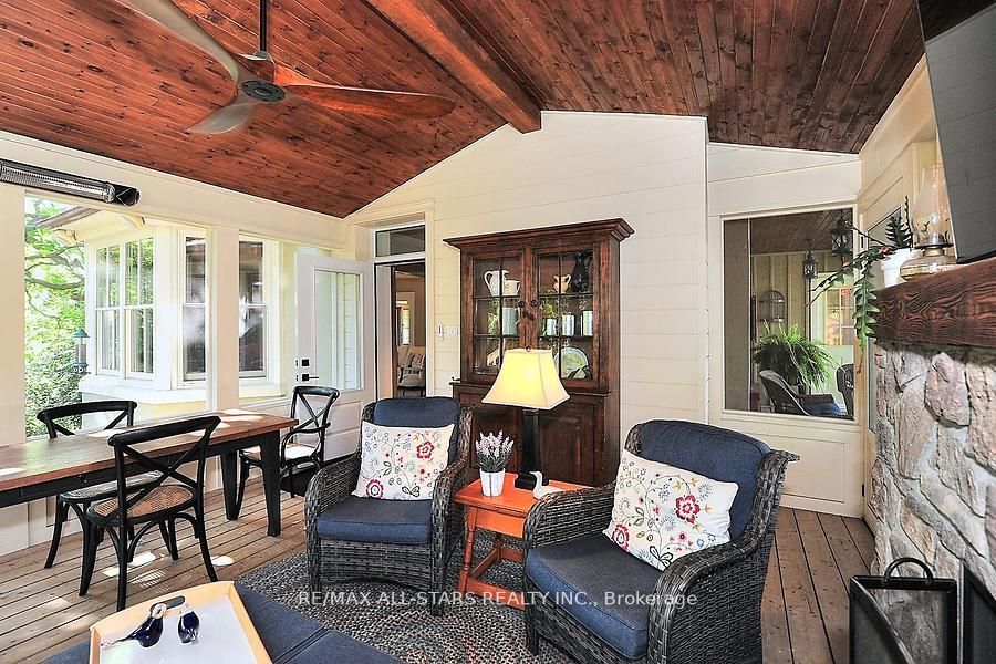 60 Meadowbrook Lane
