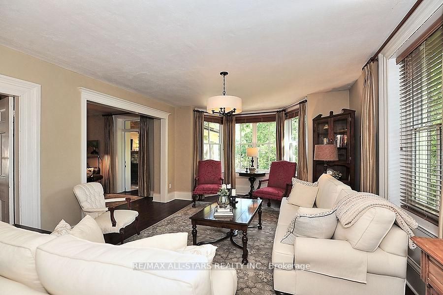60 Meadowbrook Lane