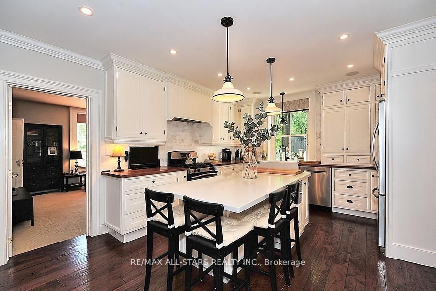 60 Meadowbrook Lane