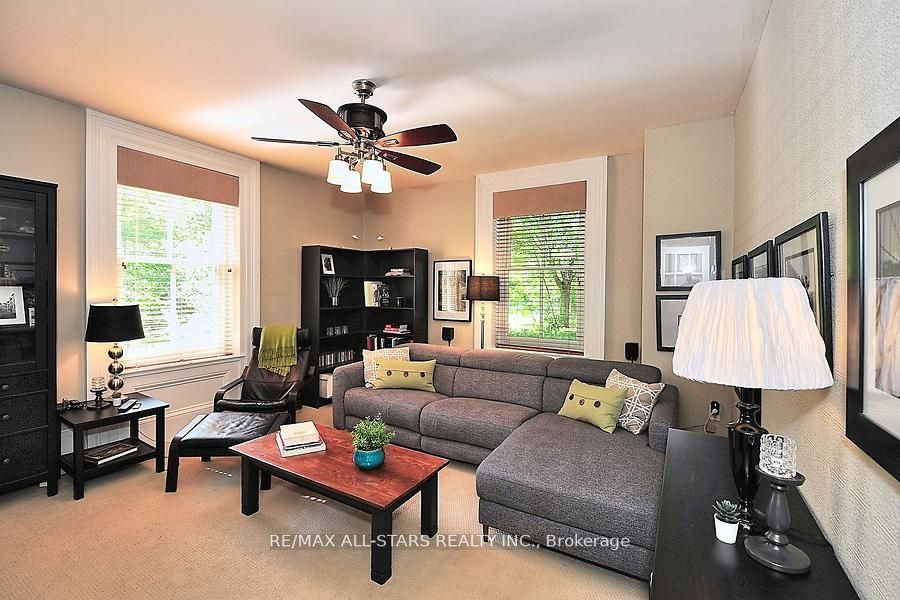 60 Meadowbrook Lane