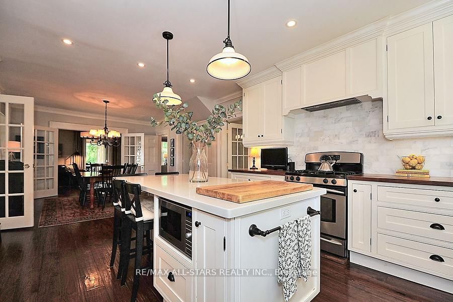 60 Meadowbrook Lane