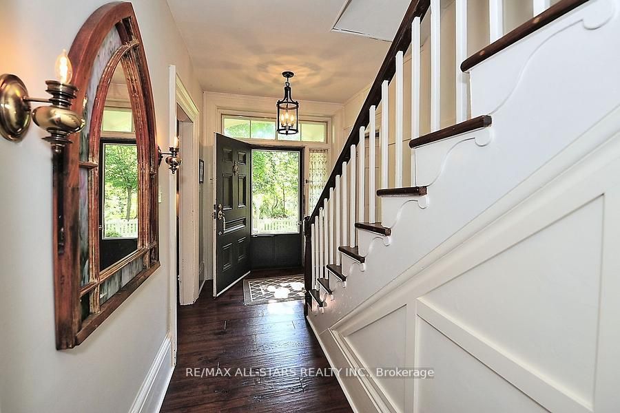 60 Meadowbrook Lane