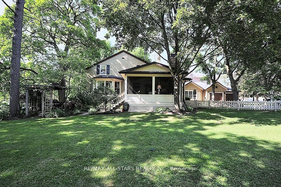 60 Meadowbrook Lane