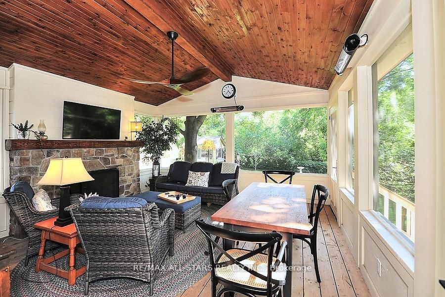 60 Meadowbrook Lane