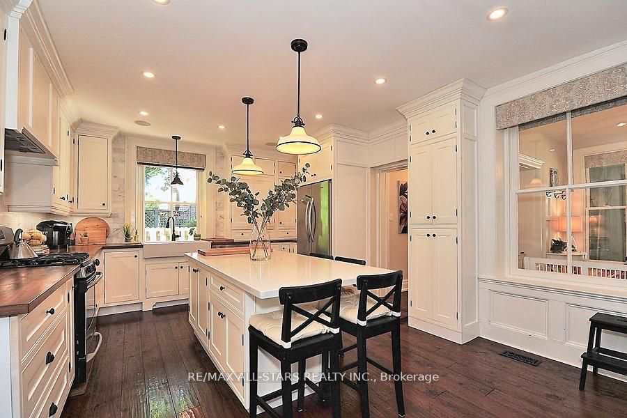 60 Meadowbrook Lane