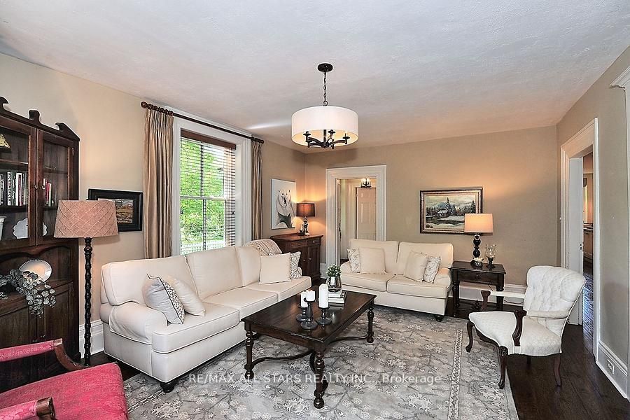 60 Meadowbrook Lane