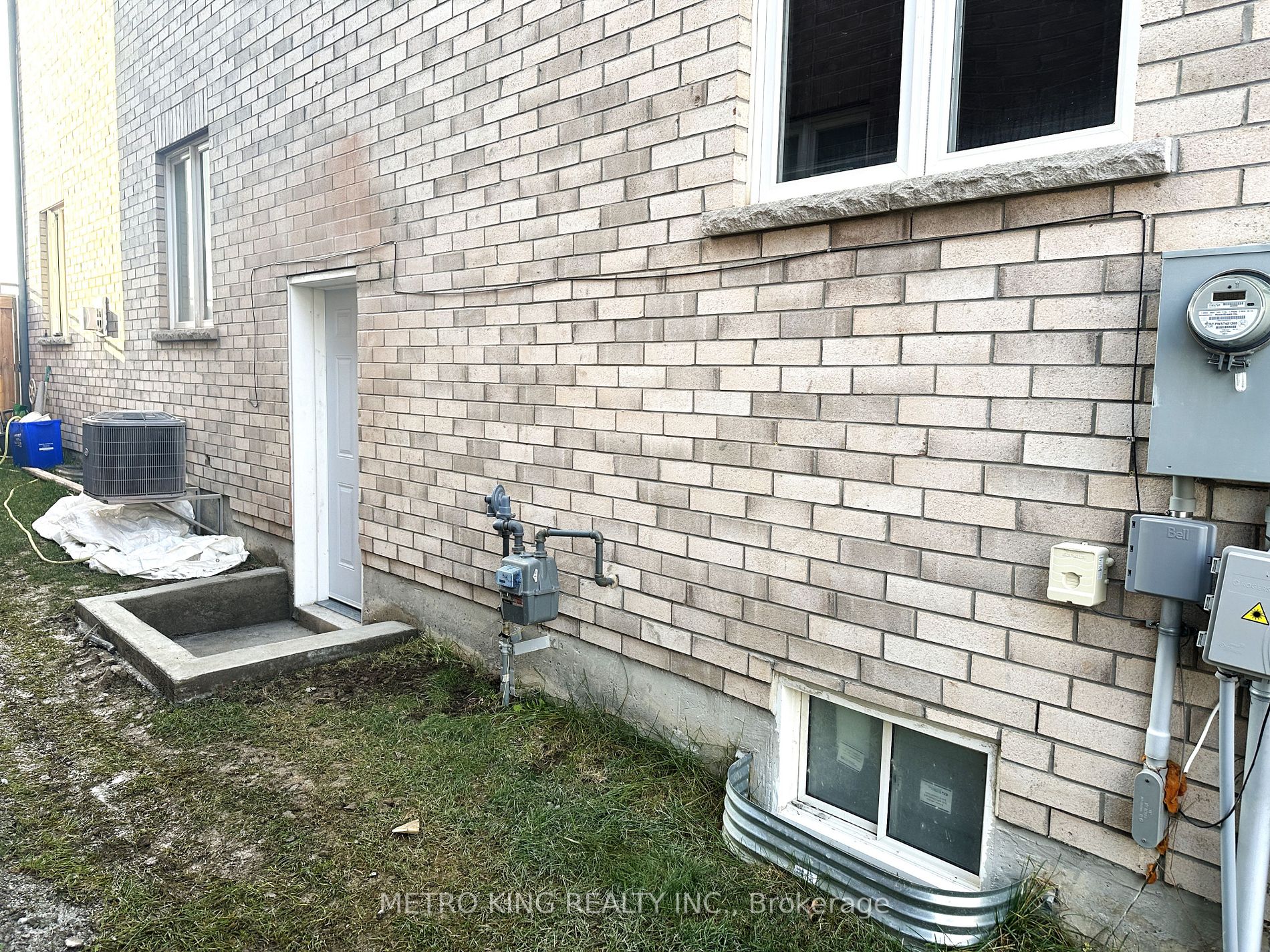 105 Sutherland Ave