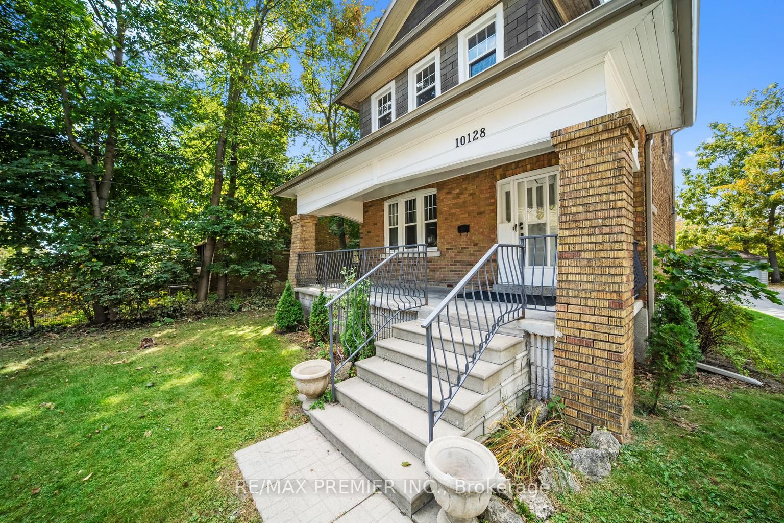 10128 Keele St