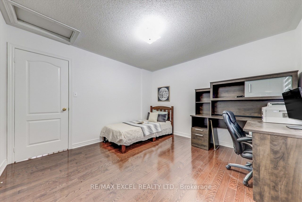 563 Highglen Ave