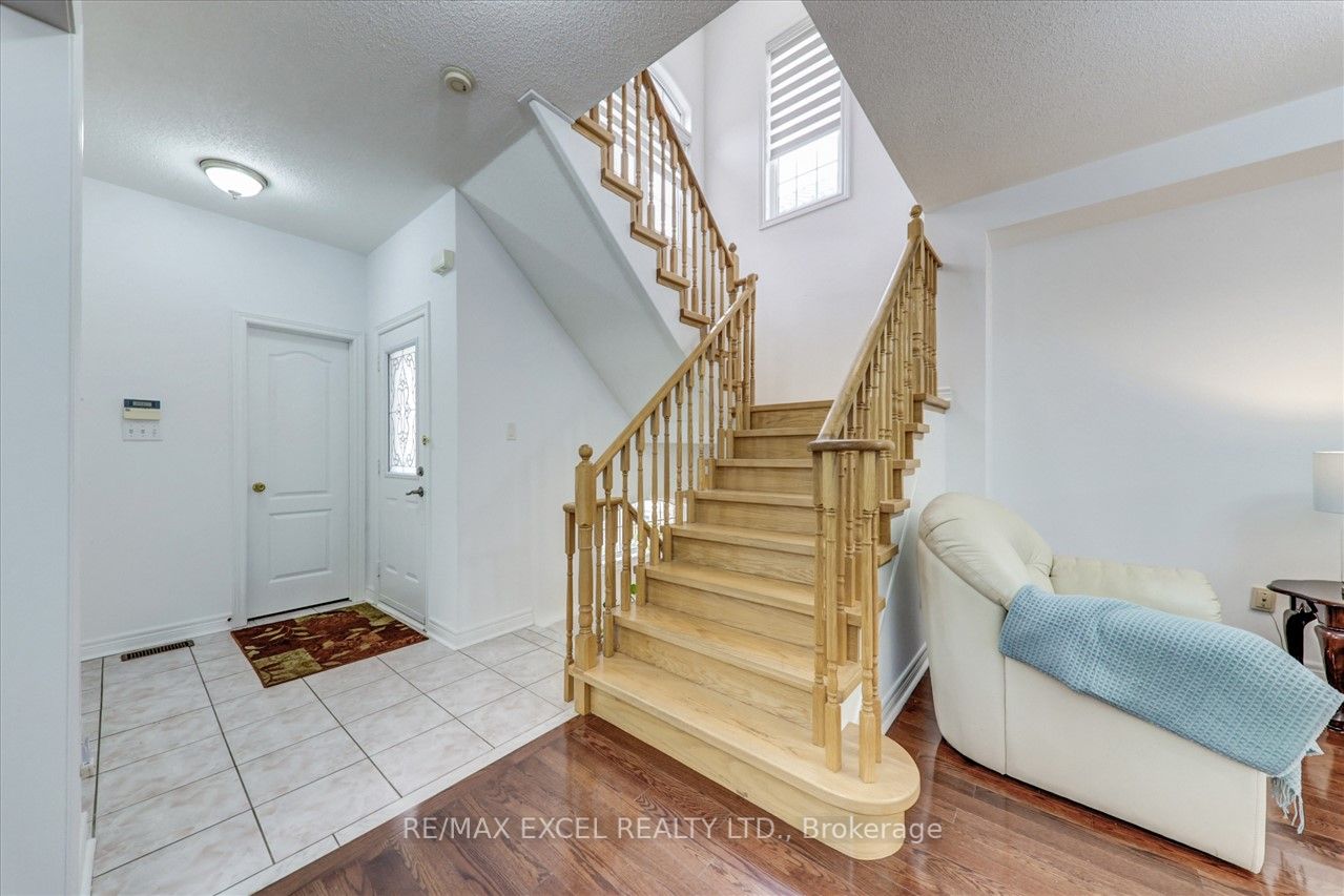 563 Highglen Ave