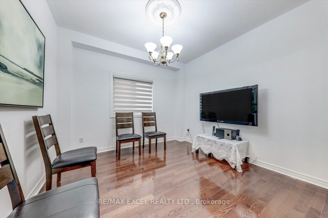 563 Highglen Ave