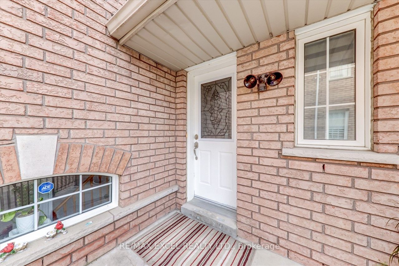 563 Highglen Ave
