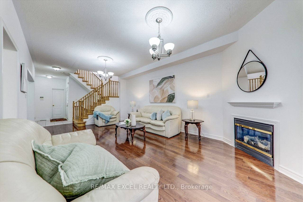 563 Highglen Ave
