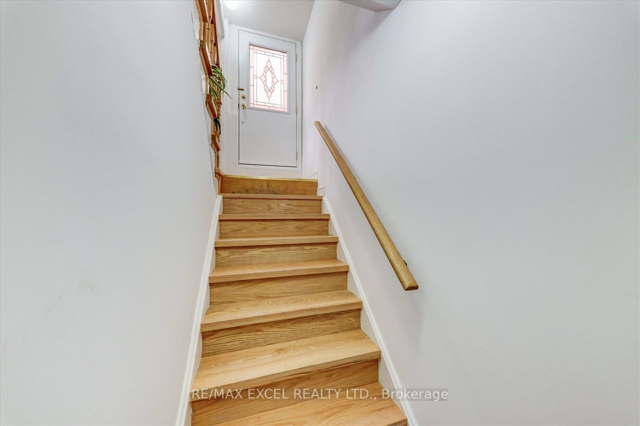 563 Highglen Ave