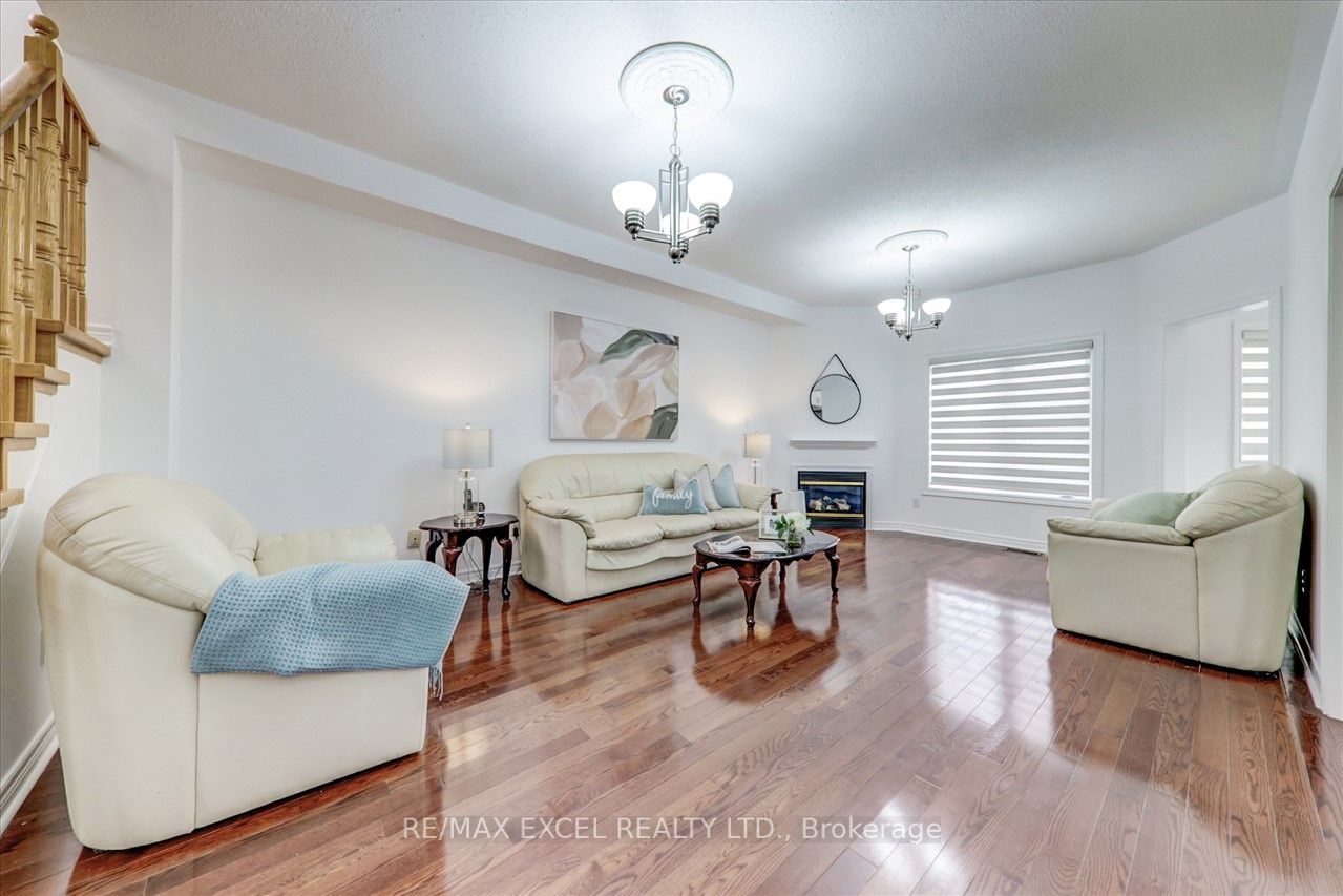 563 Highglen Ave