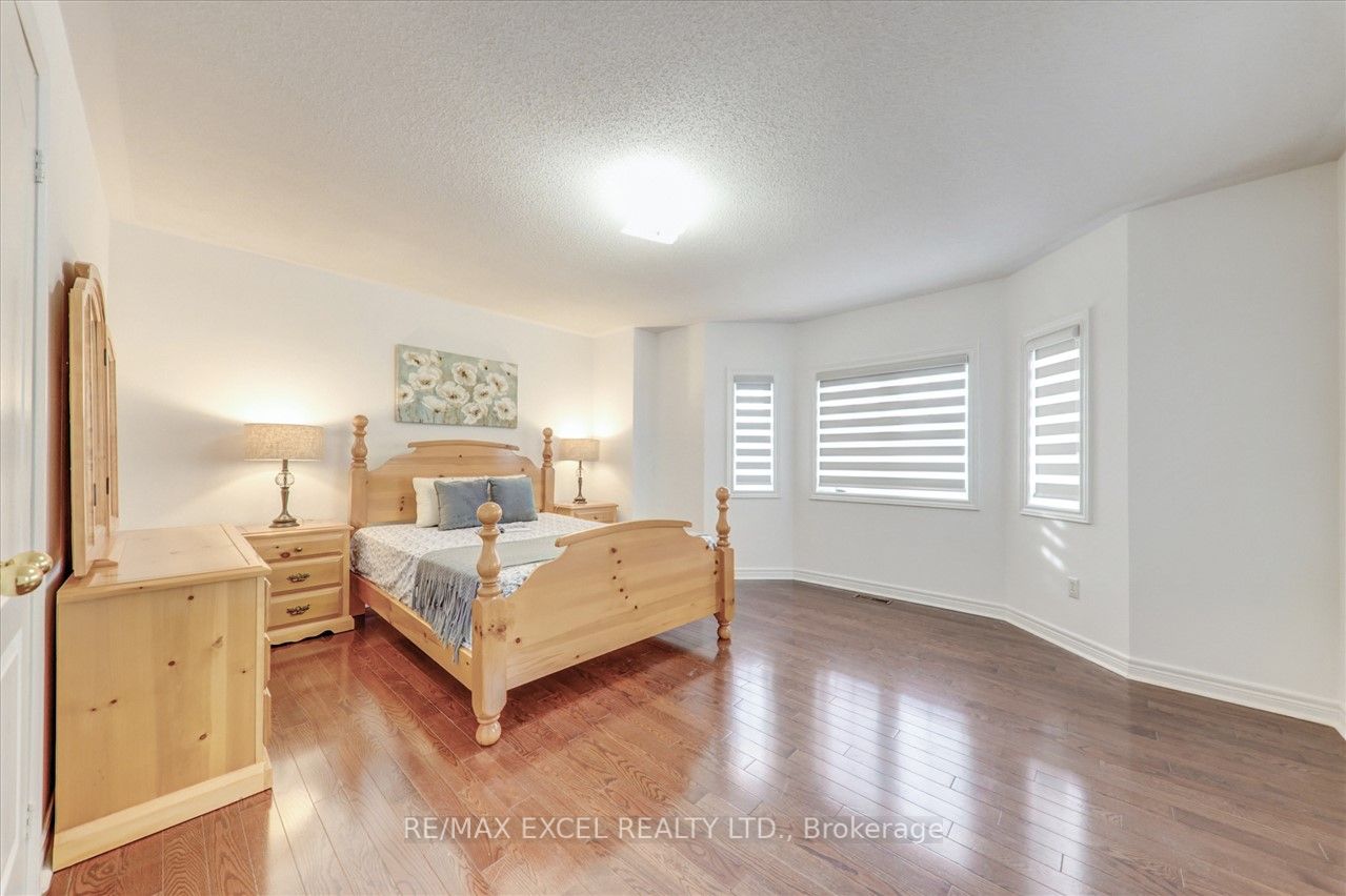 563 Highglen Ave