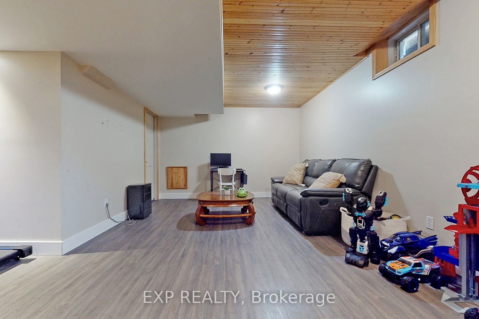 136 Maplewood Dr