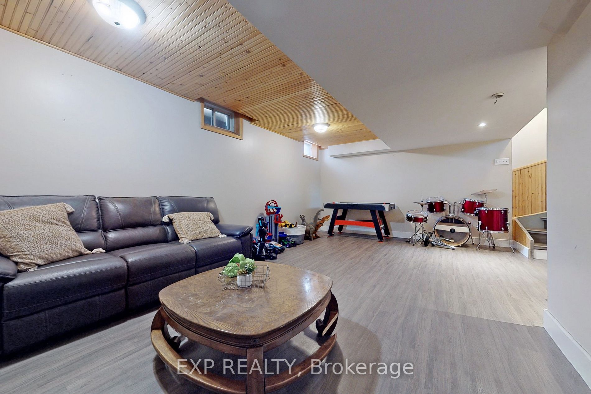 136 Maplewood Dr