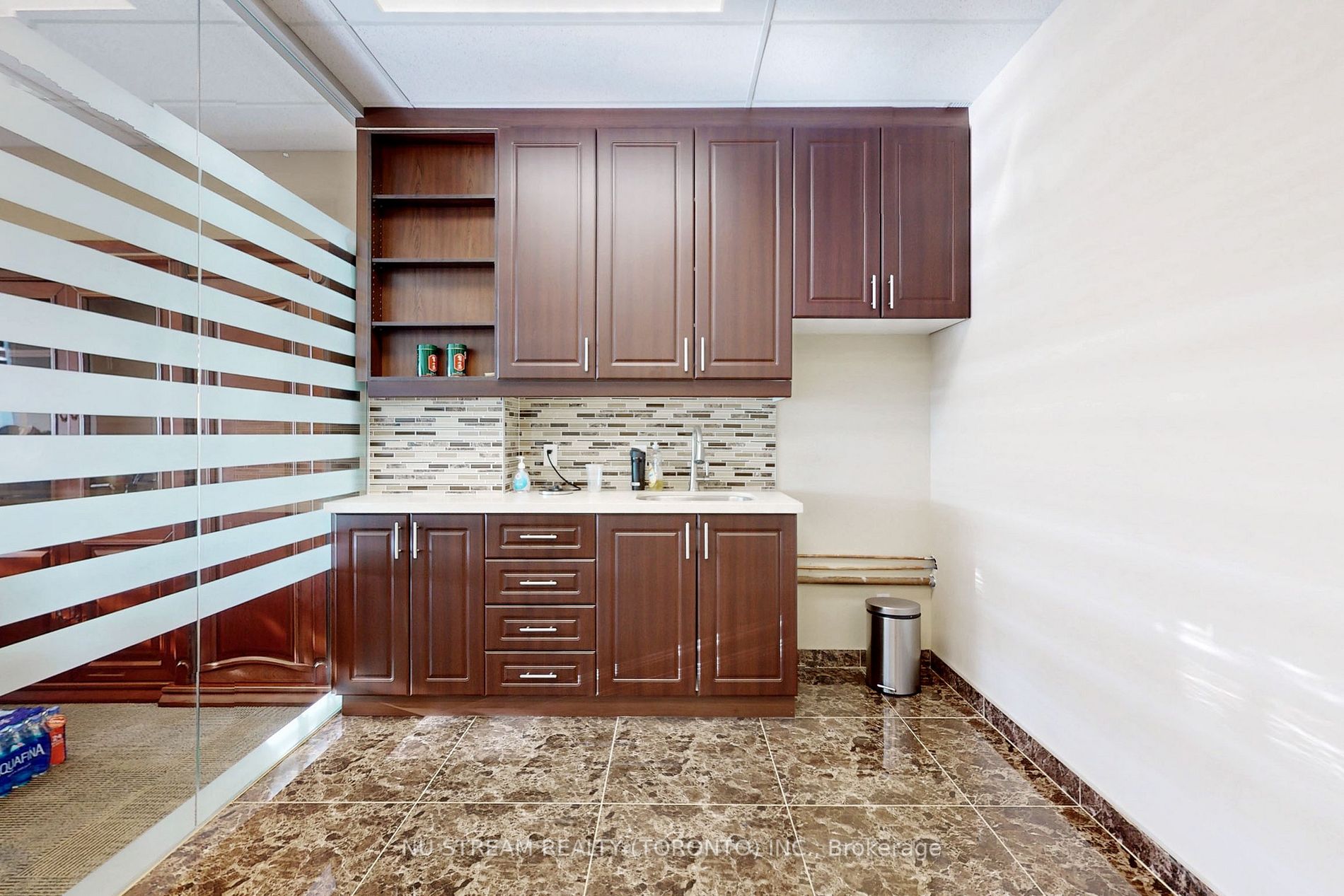 7191 Yonge St E, #1011