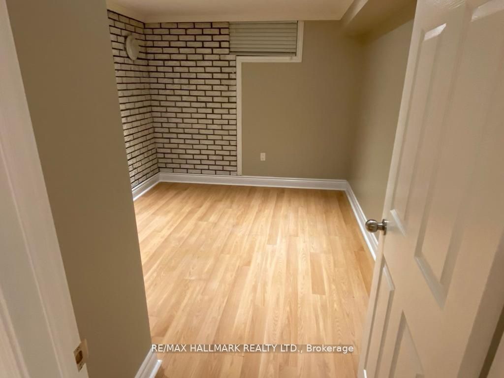 24 Hillview Dr, #Bsmnt 2