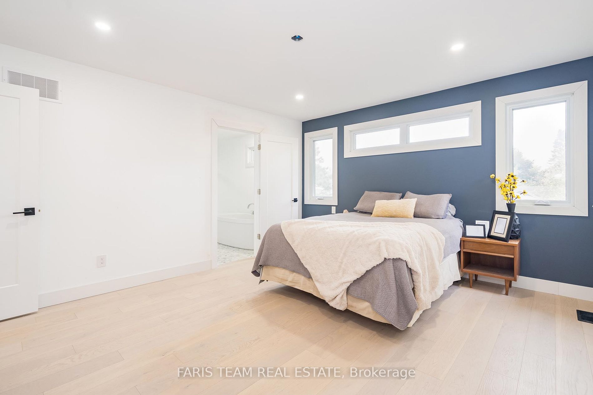 19 George St