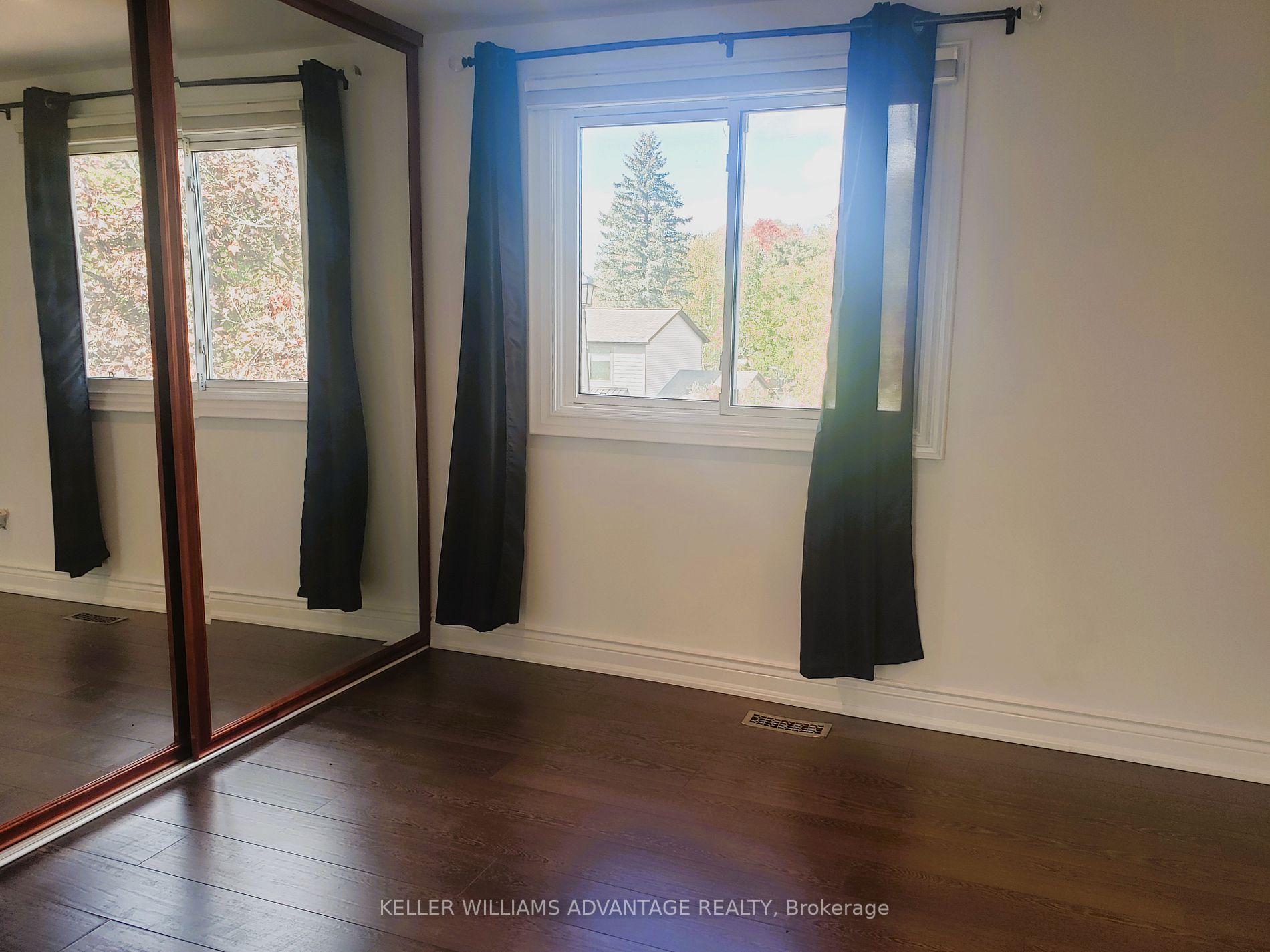 932 Elgin St