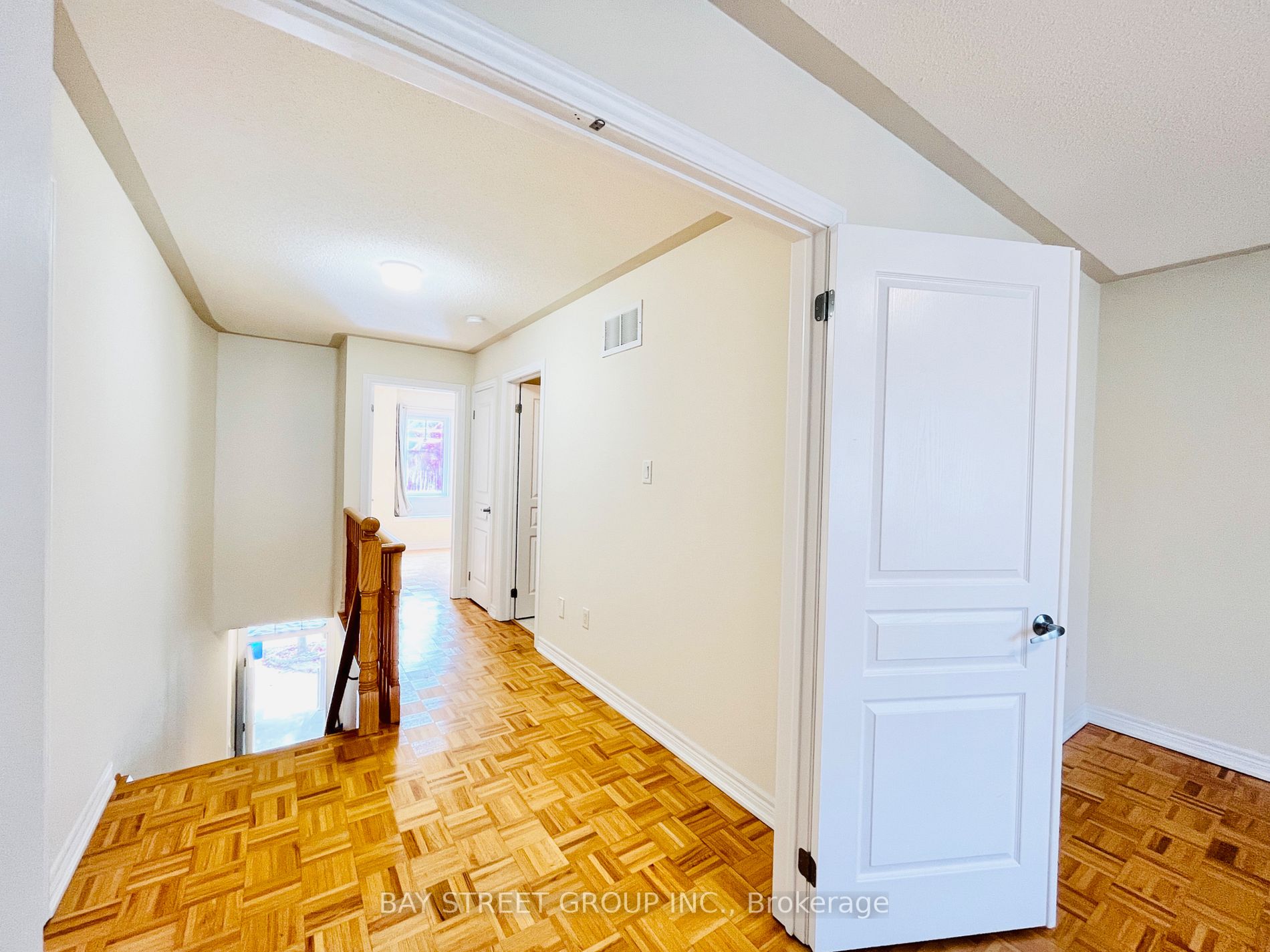 20 Thistle Ave