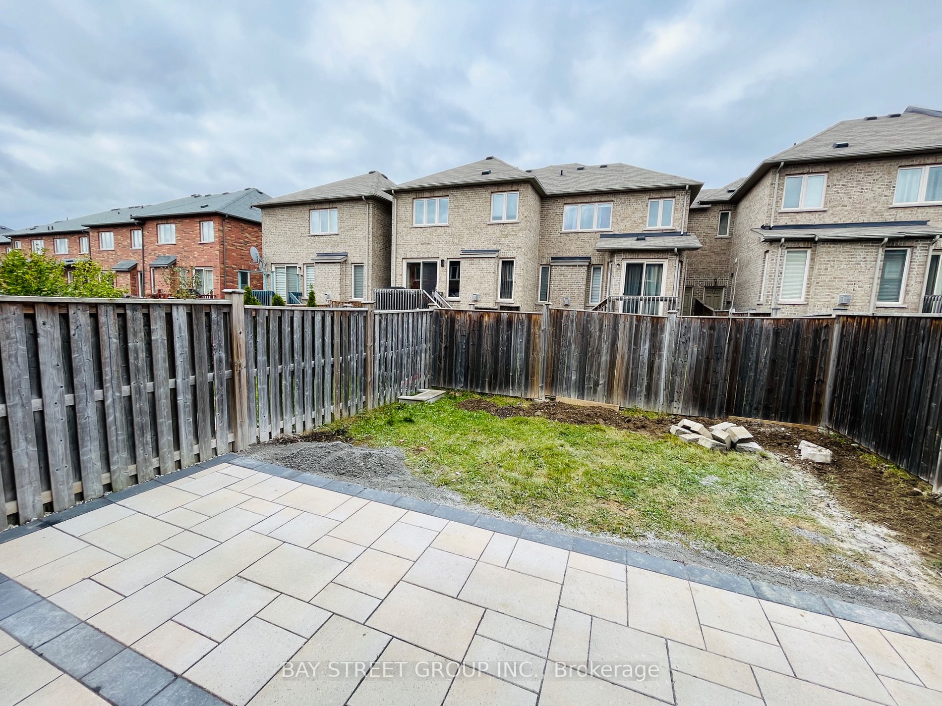 20 Thistle Ave
