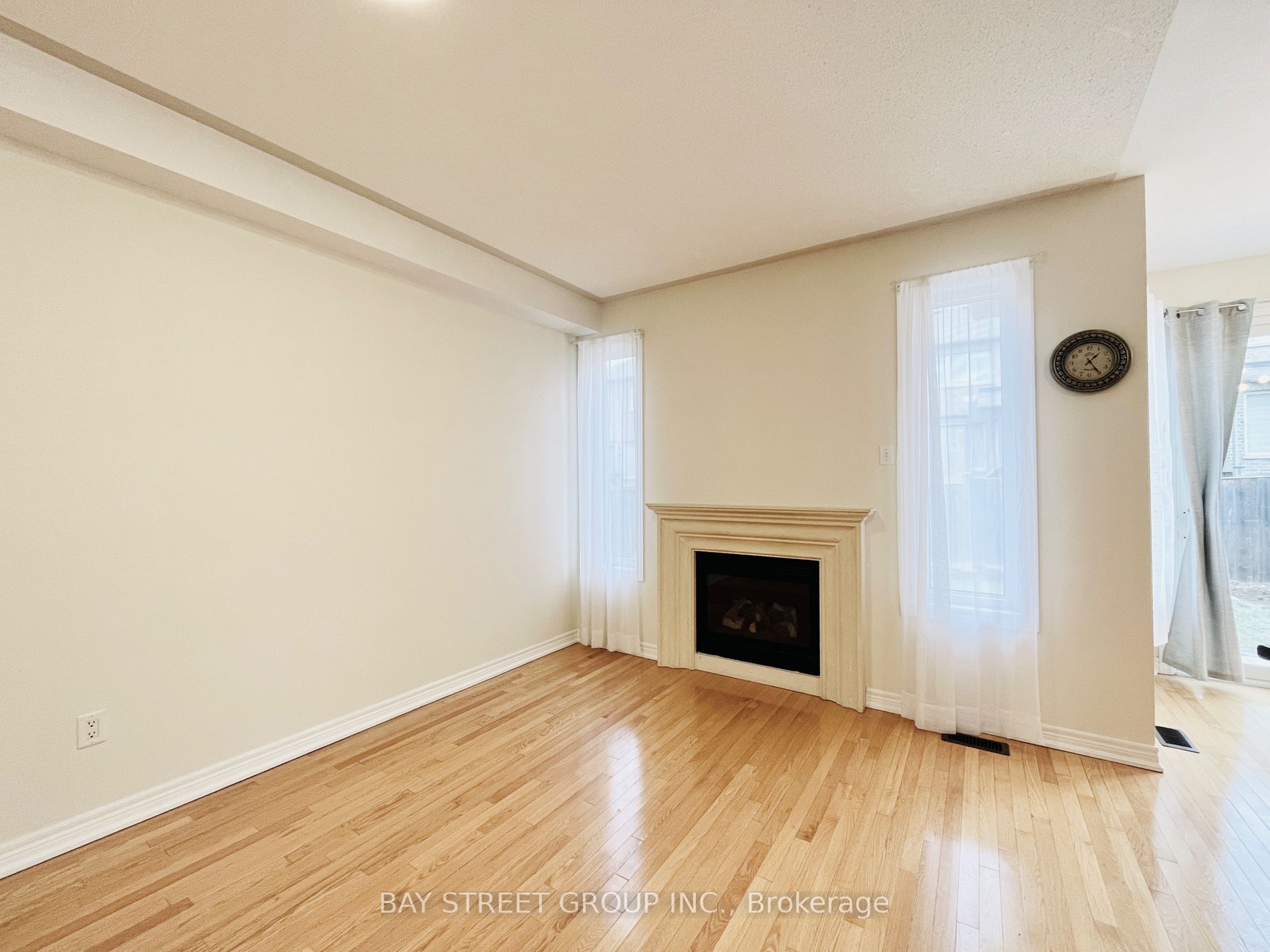 20 Thistle Ave