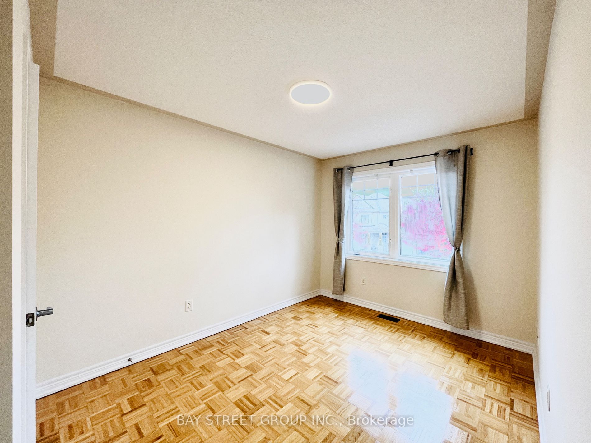 20 Thistle Ave